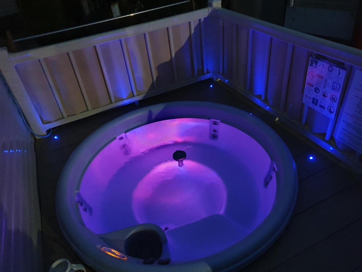 Relaxing Breaks With Hot Tub At Tattershal Lakes 3 Bedroom Tattershall Extérieur photo