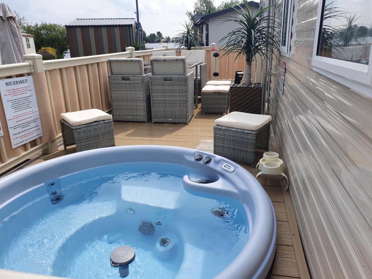 Relaxing Breaks With Hot Tub At Tattershal Lakes 3 Bedroom Tattershall Extérieur photo