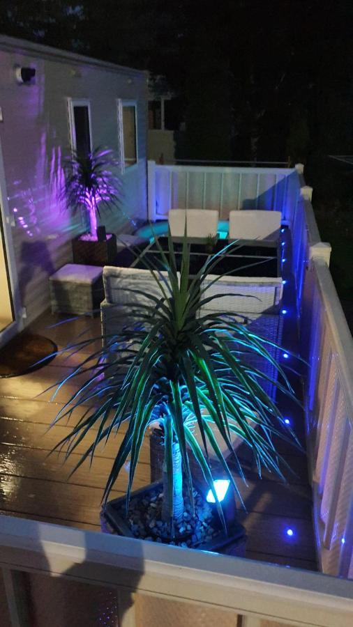 Relaxing Breaks With Hot Tub At Tattershal Lakes 3 Bedroom Tattershall Extérieur photo
